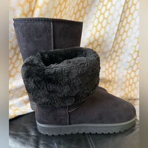NWOB/ Black boots size 42 or 10 women